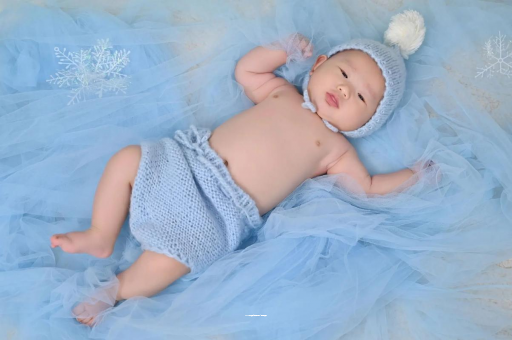 玉林宝宝揉眼睛的7种原因