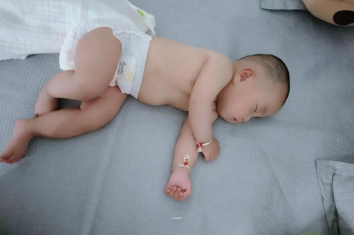 玉林几个月宝宝会抬头